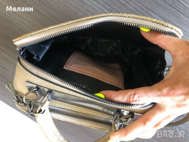 Намалена цена ! Нова Златиста дамска чанта Guess нова, снимка 5 - Чанти - 33375458