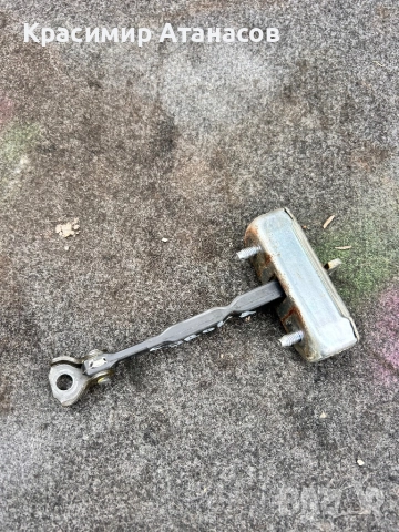 Ограничител врата преден десен за Тойота корола версо. 2004-2008г