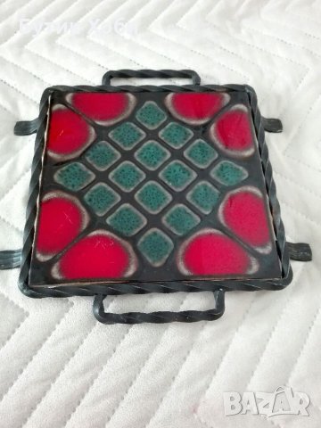 Желязна поставка с керамична плоча, снимка 2 - Антикварни и старинни предмети - 32614063