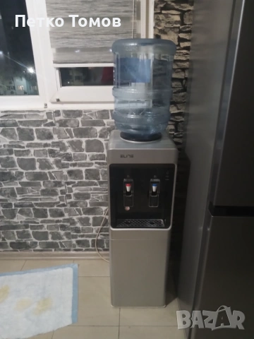 Продавам диспенсер за вода 