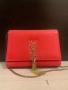 Червена чанта, снимка 2