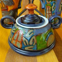 Продавам комплект от 2 ръчно рисувани керамични чаши плюс захарница с капак от Danko Pottery, снимка 5 - Други - 43779262