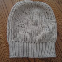 Дамска шапка- плетиво, снимка 1 - Шапки - 38230388