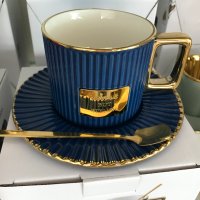 Красив порцеланов сет - чаша 200 мл,чинийка и метална лъжичка в златно, снимка 1 - Чаши - 37654089