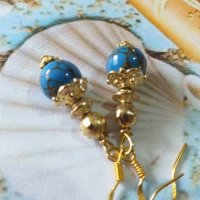 Уникални обеци с редкият камък син Азурит и орнаменти цвят злато, снимка 2 - Обеци - 40714402