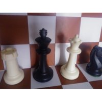 Шахматни фигури средно утежнени.  Височина на царя 95,5мм, диаметър на основата 35 мм., снимка 4 - Шах и табла - 37863618