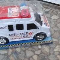 детска играчка линейка, снимка 1 - Коли, камиони, мотори, писти - 44114149
