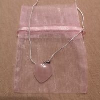 Колие Сърце розов кварц и посребрена верижка с торбичка и кутийка Подарък за жена за 8 март, снимка 7 - Подаръци за жени - 43078728