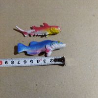 Две пластмасови рибки , снимка 2 - Фигурки - 40843891