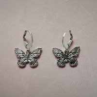 Дамски обеци с висулки пеперуди в сребрист цвят, снимка 1 - Обеци - 43900493