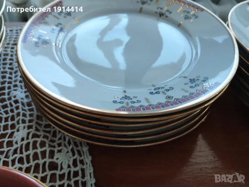 Луксозни чинии със златен кант и шевица, снимка 1