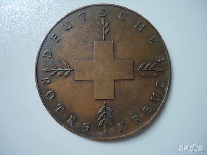 Ретро стар Бронзов медал плакет  червен кръст, снимка 1