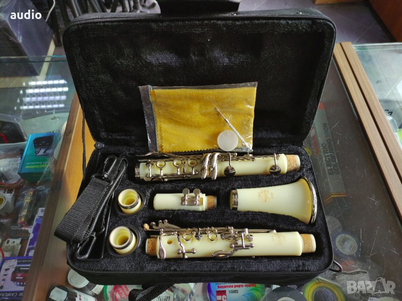 Кларинет бял цвят 17 ключа, снимка 1