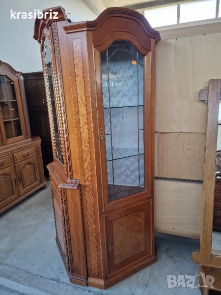 Масивна Ъглова Витрина с Осветление -внос от Германия! , снимка 1