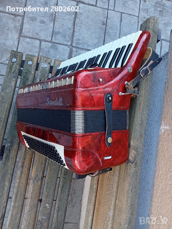 Продавам акордеон Скандали Scandalli 120 баса, снимка 1