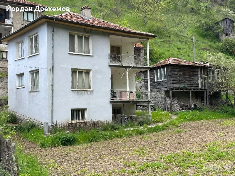 Къща на три етажа  в с.Лясково+ гараж и работилница  на 2 етажа, снимка 1