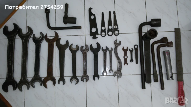 гаечни ключове, клещи, пила, строителна каска, метчици, кирка, снимка 1