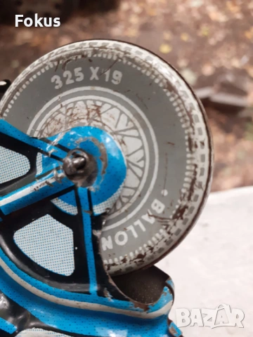 Стара ламаринена играчка с механизъм - моциклетист моторист, снимка 5 - Антикварни и старинни предмети - 53270223