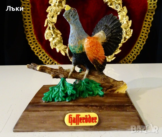 Порцеланова фигура Глухар,поставка за пура,лого на бира Hasseröder