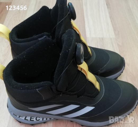Боти на Adidas Ном.40, снимка 2 - Детски боти и ботуши - 52503149