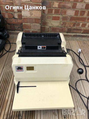 Професионална подвързваща машина за метални спирали James Burn JBI PB3000