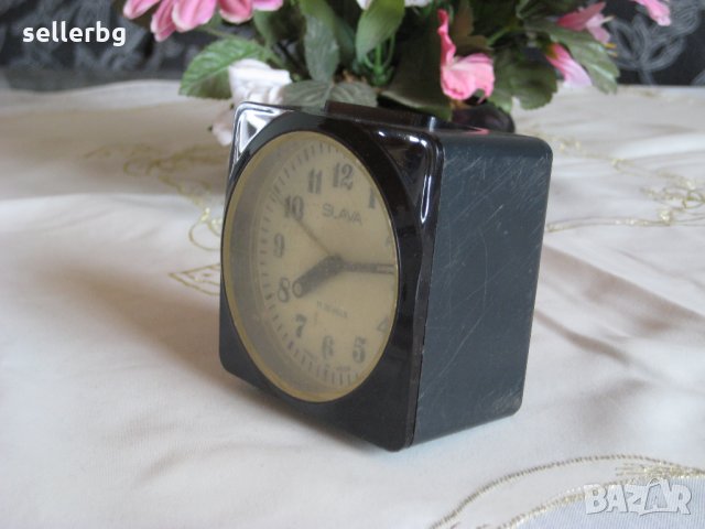 Старинен будилник СЛАВА черен квадрат - работещ - антика от времето на СССР, снимка 2 - Други ценни предмети - 32668892