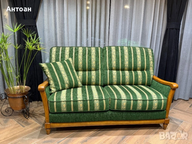 Диван двуместен. Отлично състояние. Франция
