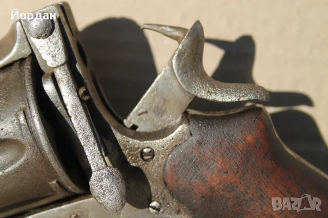 Стар револвер, снимка 12 - Антикварни и старинни предмети - 47511496