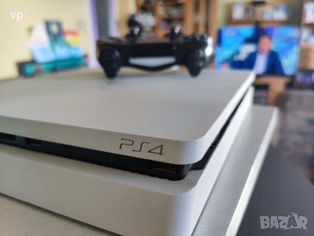 Перфектен Sony PlayStation Slim White - Fortnite Edition Плейстейшън PS4 с акаунт и много игри!, снимка 1