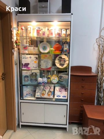 Стъклена витрина с осветление