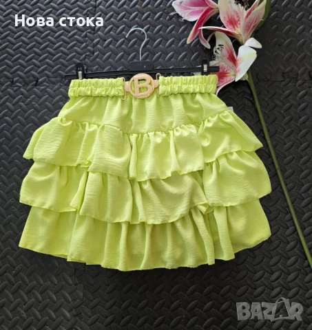 Зелена пола с вътрешни панталонки