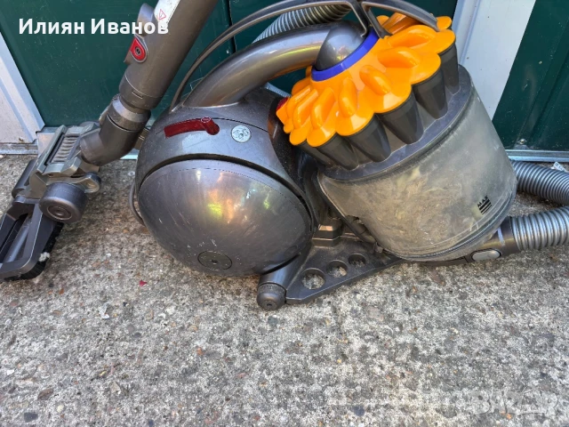 Прахосмукачка Dyson, снимка 2 - Прахосмукачки - 51276433