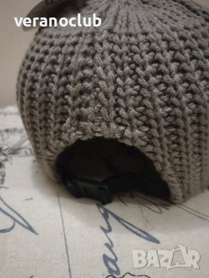 Плетена бежова шапка с малка козирка Каки, снимка 4 - Шапки - 44036308