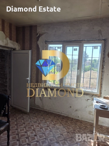 Къща с гараж в село Златна ливада, обл. Стара Загора, снимка 8 - Къщи - 51579254