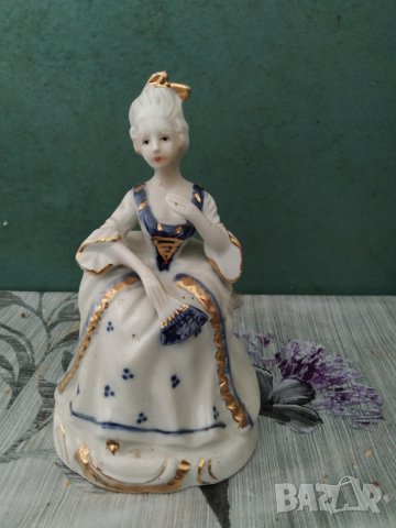 порцеланова статуетка-дама, снимка 1 - Антикварни и старинни предмети - 40391826