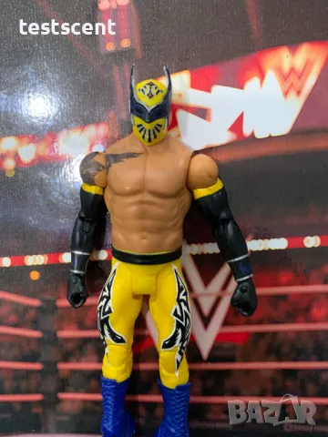 Екшън фигура WWE Sin Cara Син Кара Basic Series Yellow Lucha играчка, снимка 5 - Други - 48360717