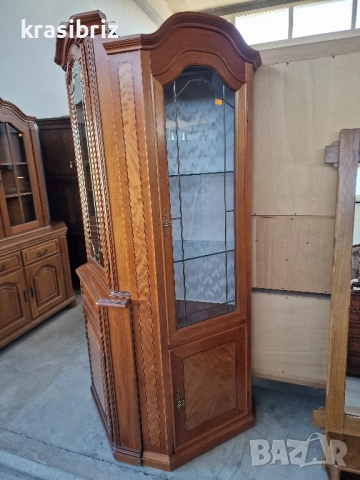 Масивна Ъглова Витрина с Осветление -внос от Германия! 