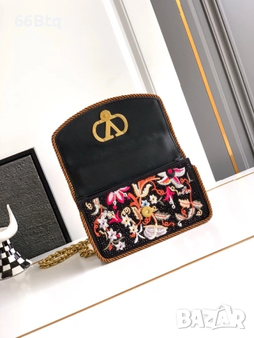 Дамска чанта V.A.L.E.N.T.I.N.O, снимка 5 - Чанти - 53297207