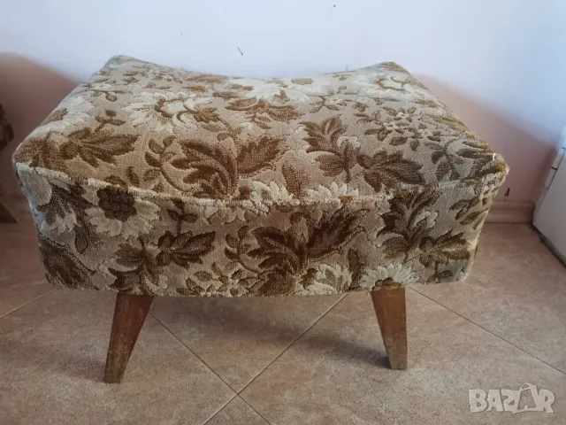 Големи табуретки 