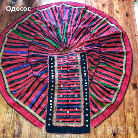 Автентични вълненик и престилка от Северна  България , снимка 4 - Антикварни и старинни предмети - 46242024