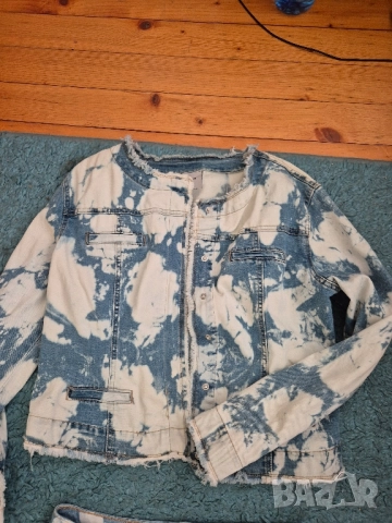 дънково яке с петна