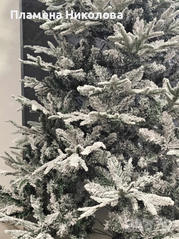 Изкуствена елха K r i n g Melbourne,  Цялата заснежена с метална стойка., снимка 2 - Декорация за дома - 52634989