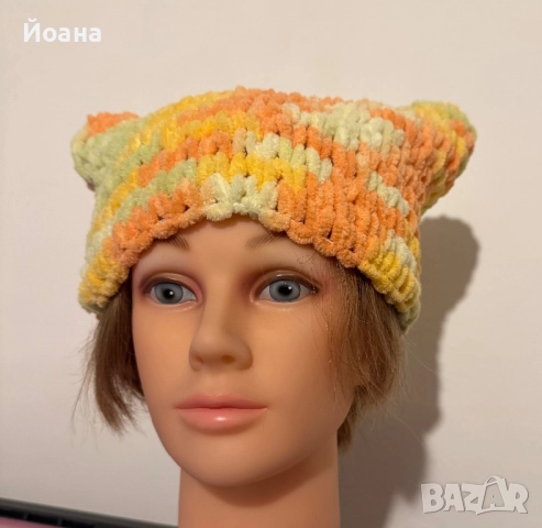 Ръчно плетена шапка от прежда с форма на котешки уши , снимка 3 - Шапки - 52055532