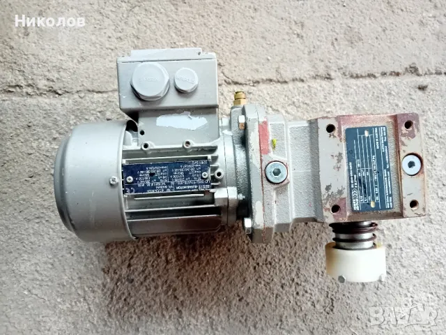 моторедуктор 0.18кв 1350об. изходящ вал 9.1оборота