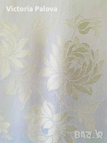 Красива покривка цвят бананово суфле