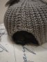 Плетена бежова шапка с малка козирка Каки, снимка 4