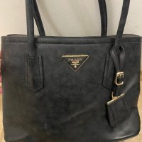 Дамска чанта Prada, снимка 1 - Чанти - 43464115