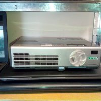 Продавам проектор (домашно кино) Epson EMP-750, снимка 1 - Плейъри, домашно кино, прожектори - 27843755