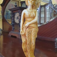 Красива антикварна фигура алабастър статуетка , снимка 1 - Антикварни и старинни предмети - 38779897