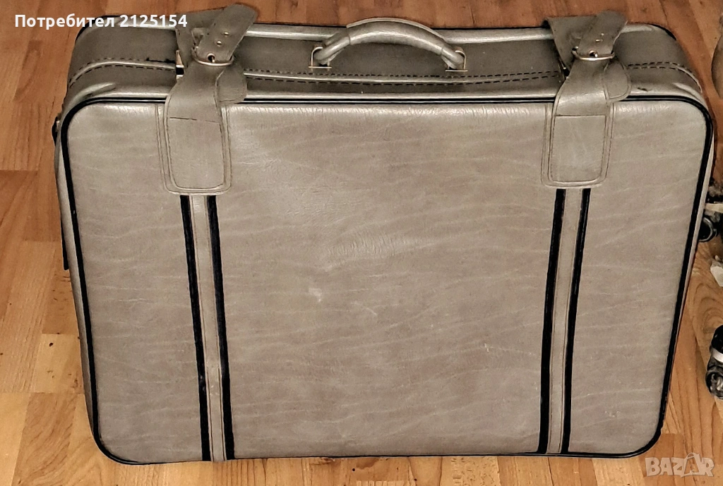 Голям соц куфар с колелца ,сив металик., снимка 1